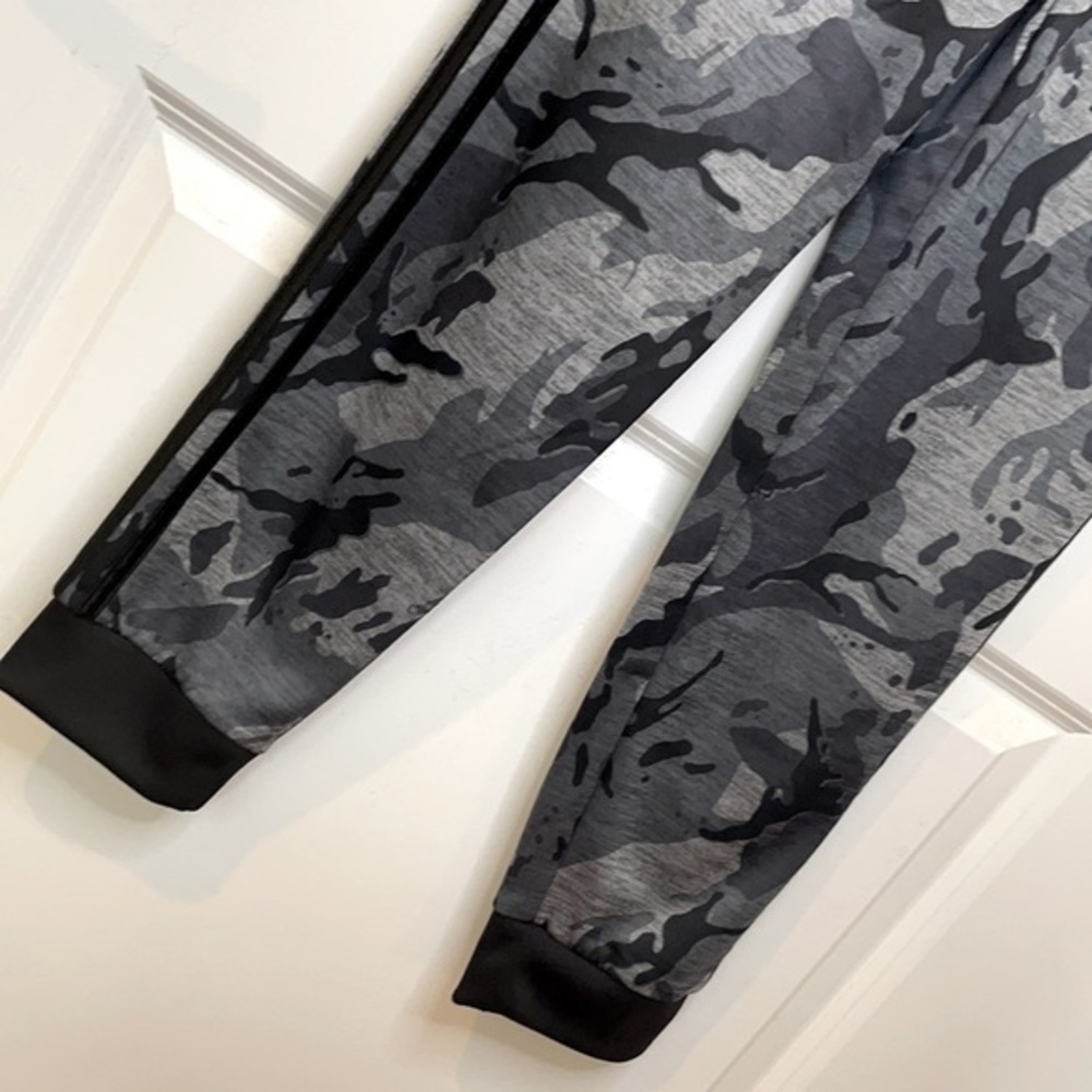 ADIDAS | Youth Size XL (18-20) ADIDAS Black & White Camouflage Athletic Pants - Picture 6 of 7